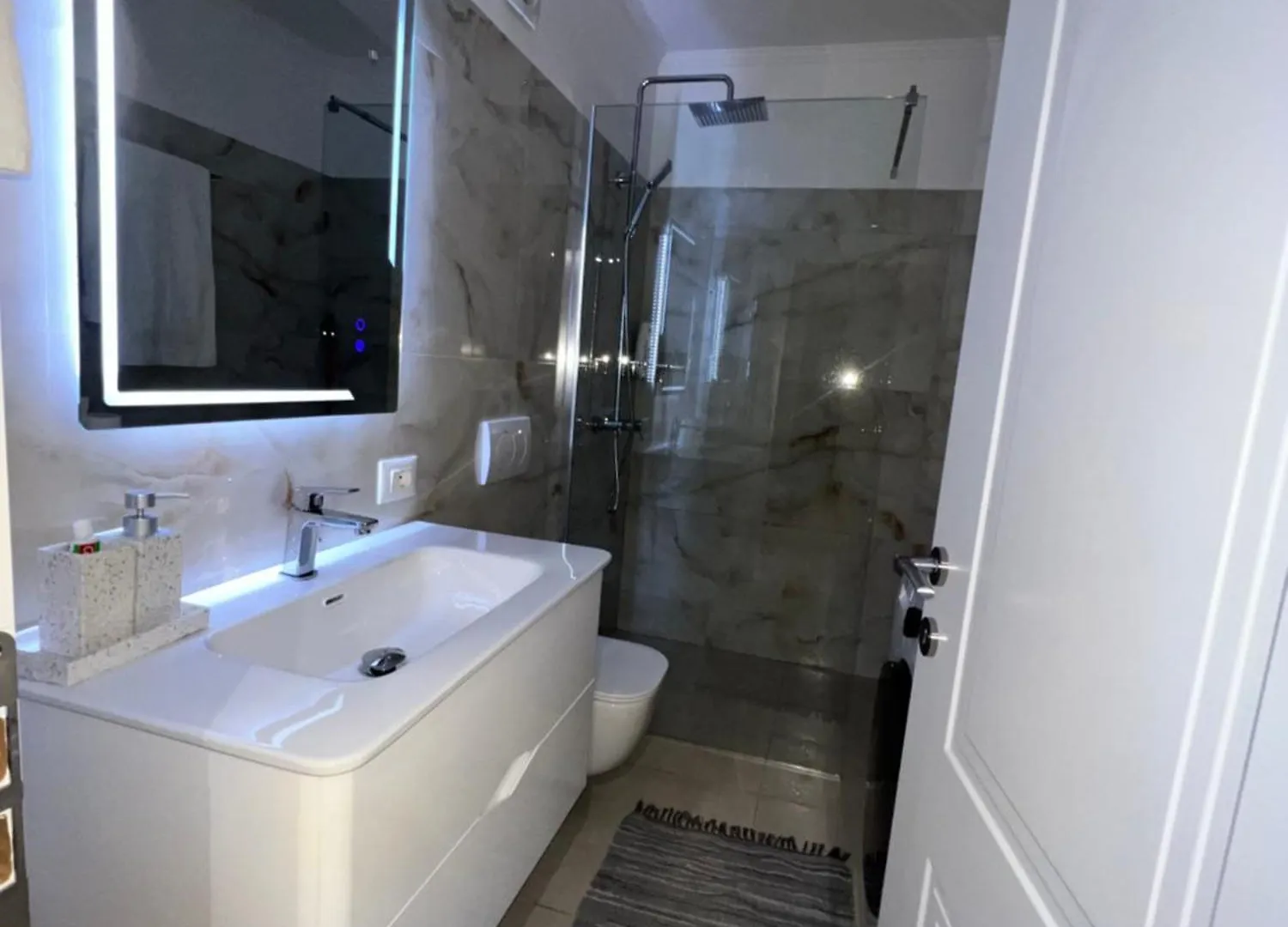 Dai Apartment 티라나